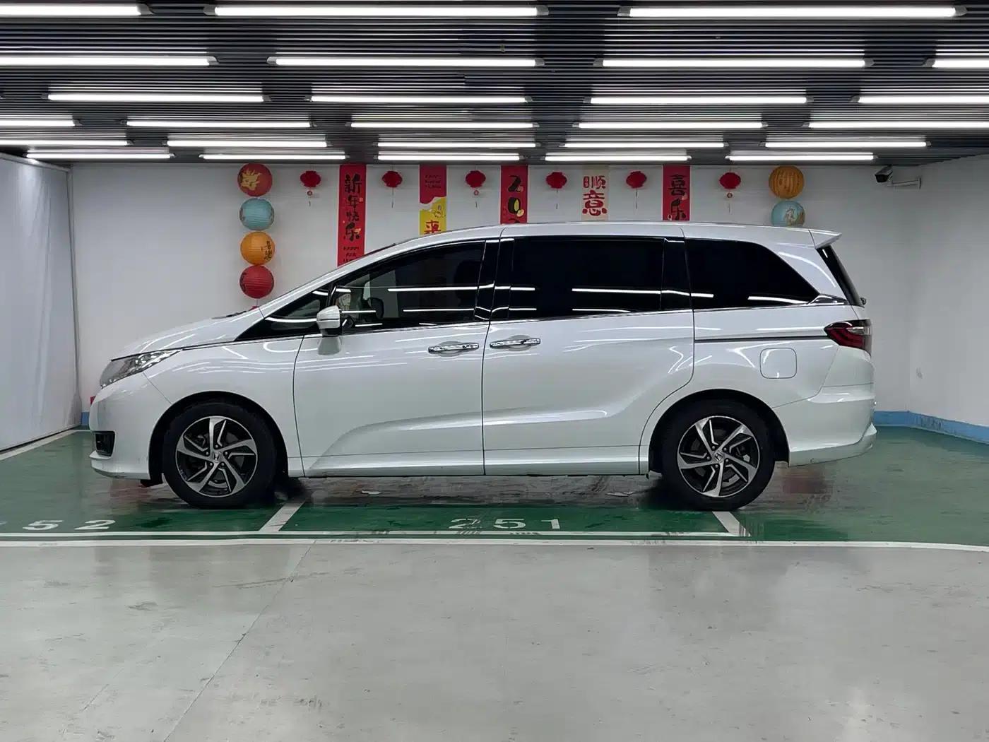 2015 Odyssey 2.4L Luxury Edition — миниатюра 4