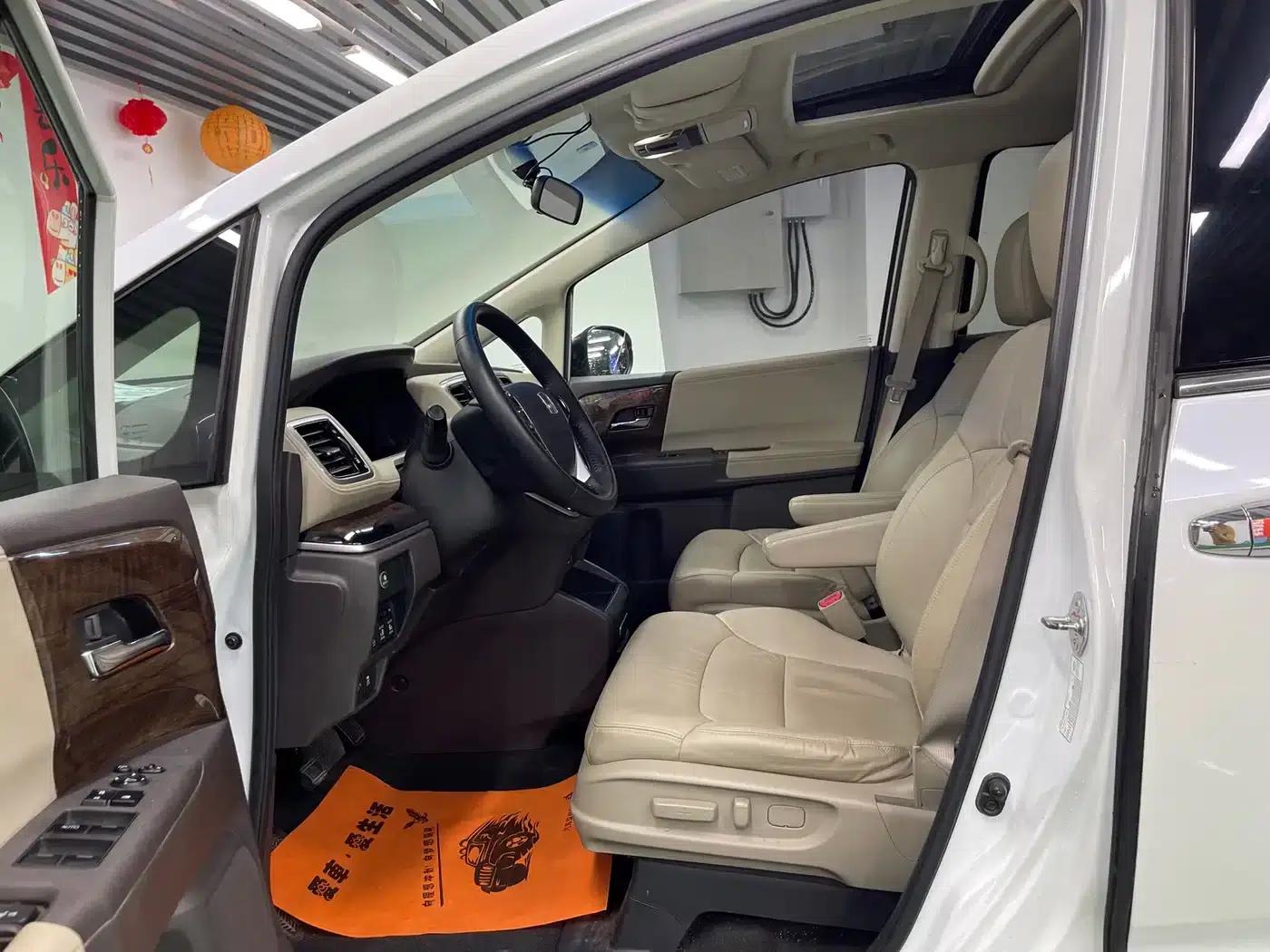 2015 Odyssey 2.4L Luxury Edition — миниатюра 8