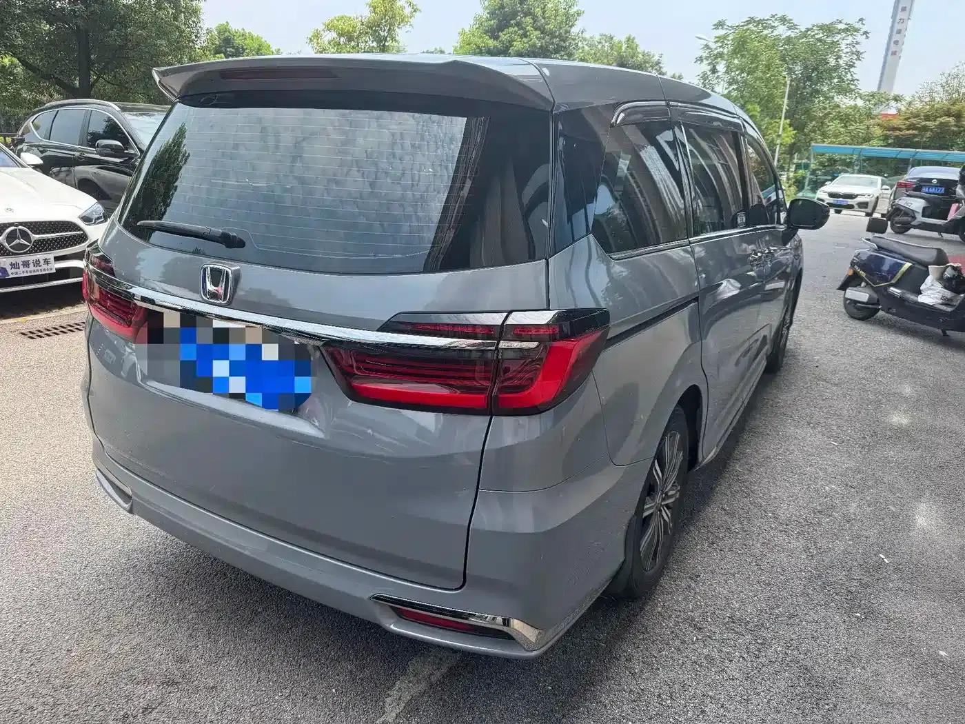 Odyssey 2022 2.0L e:HEV Elite Enjoy Edition — миниатюра 8