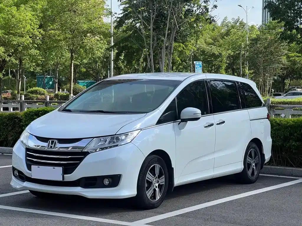 2015 Odyssey Facelift 2.4L Comfort Edition — миниатюра 1