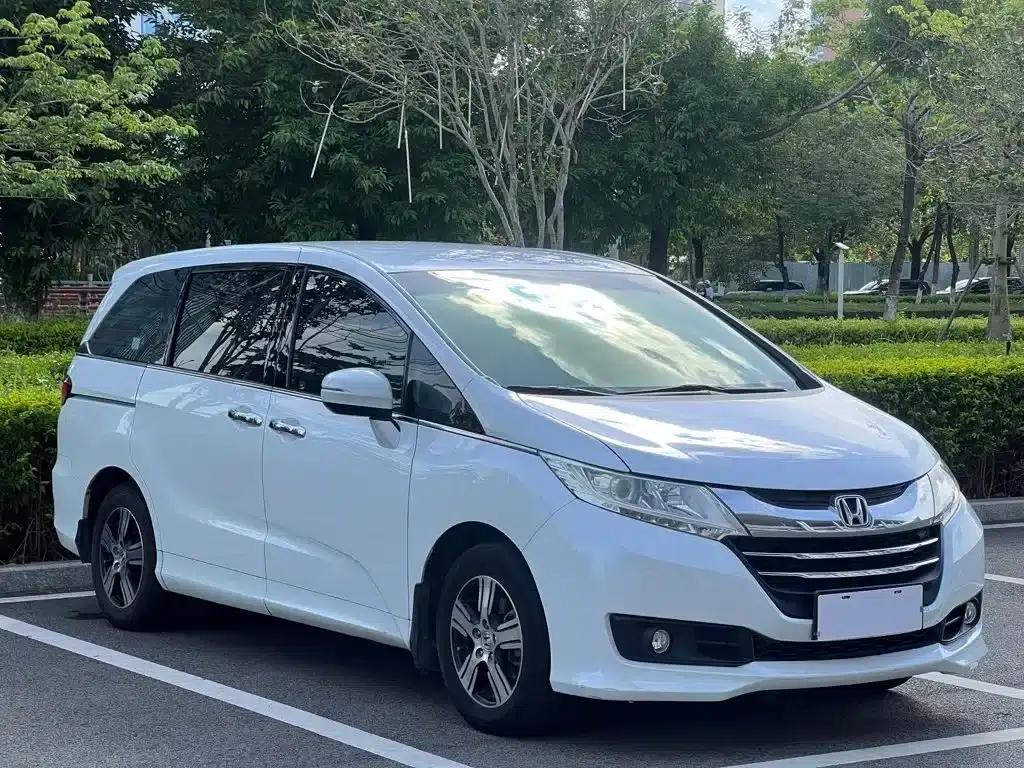 2015 Odyssey Facelift 2.4L Comfort Edition — миниатюра 3