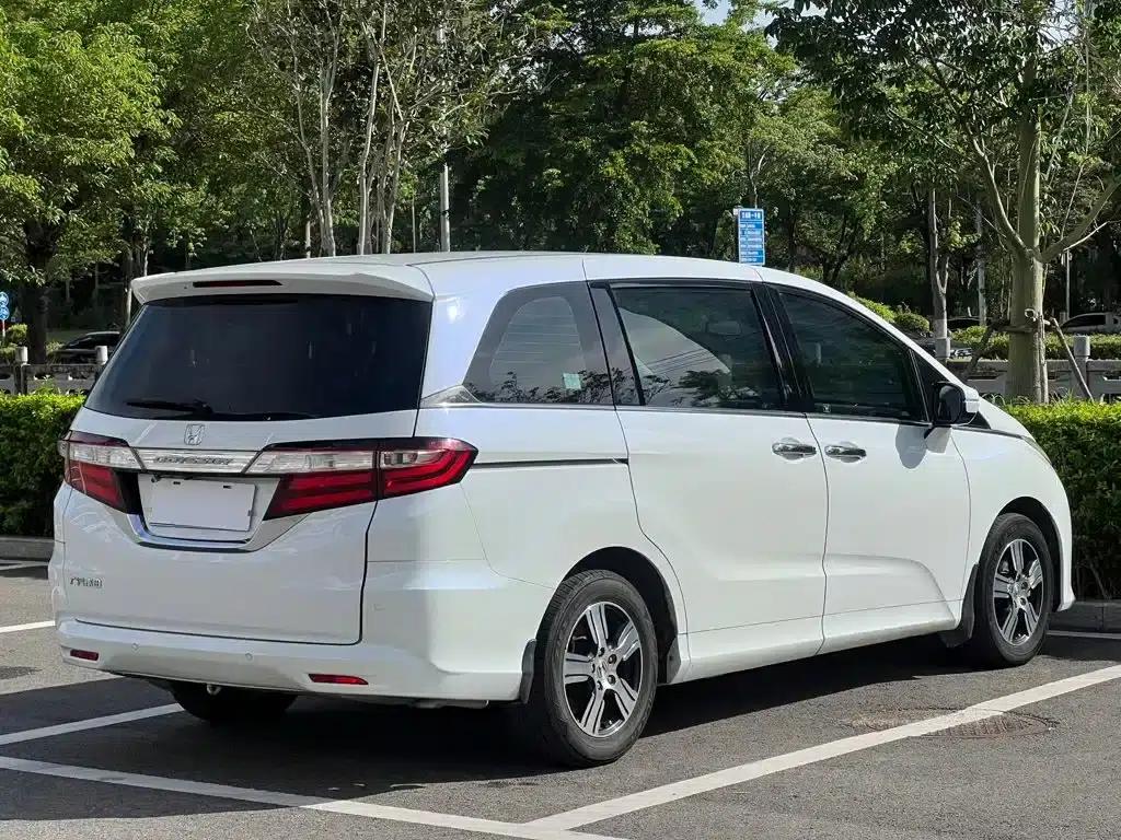 2015 Odyssey Facelift 2.4L Comfort Edition — миниатюра 4