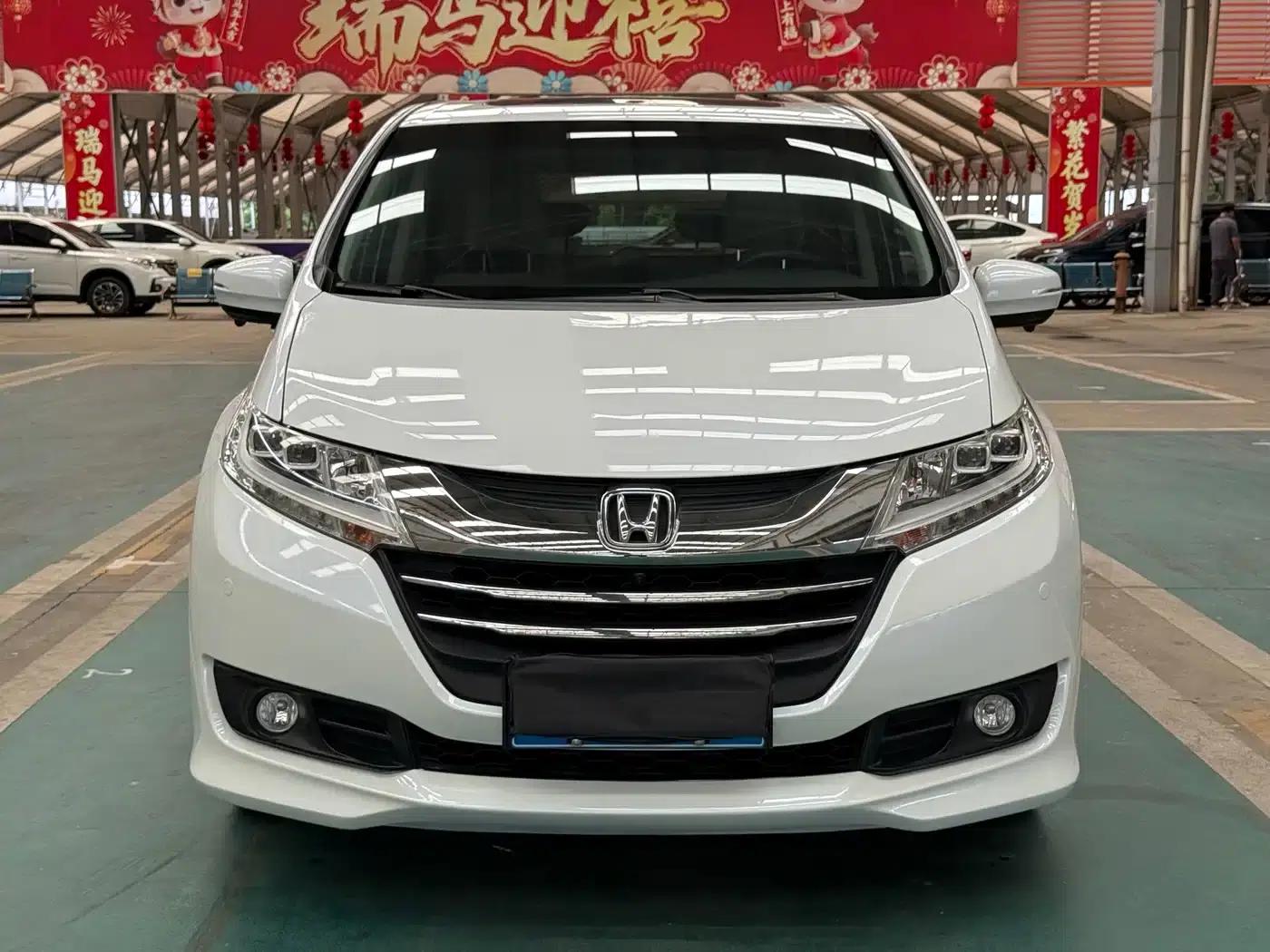 2015 Odyssey Facelift 2.4L Smart Edition — миниатюра 1