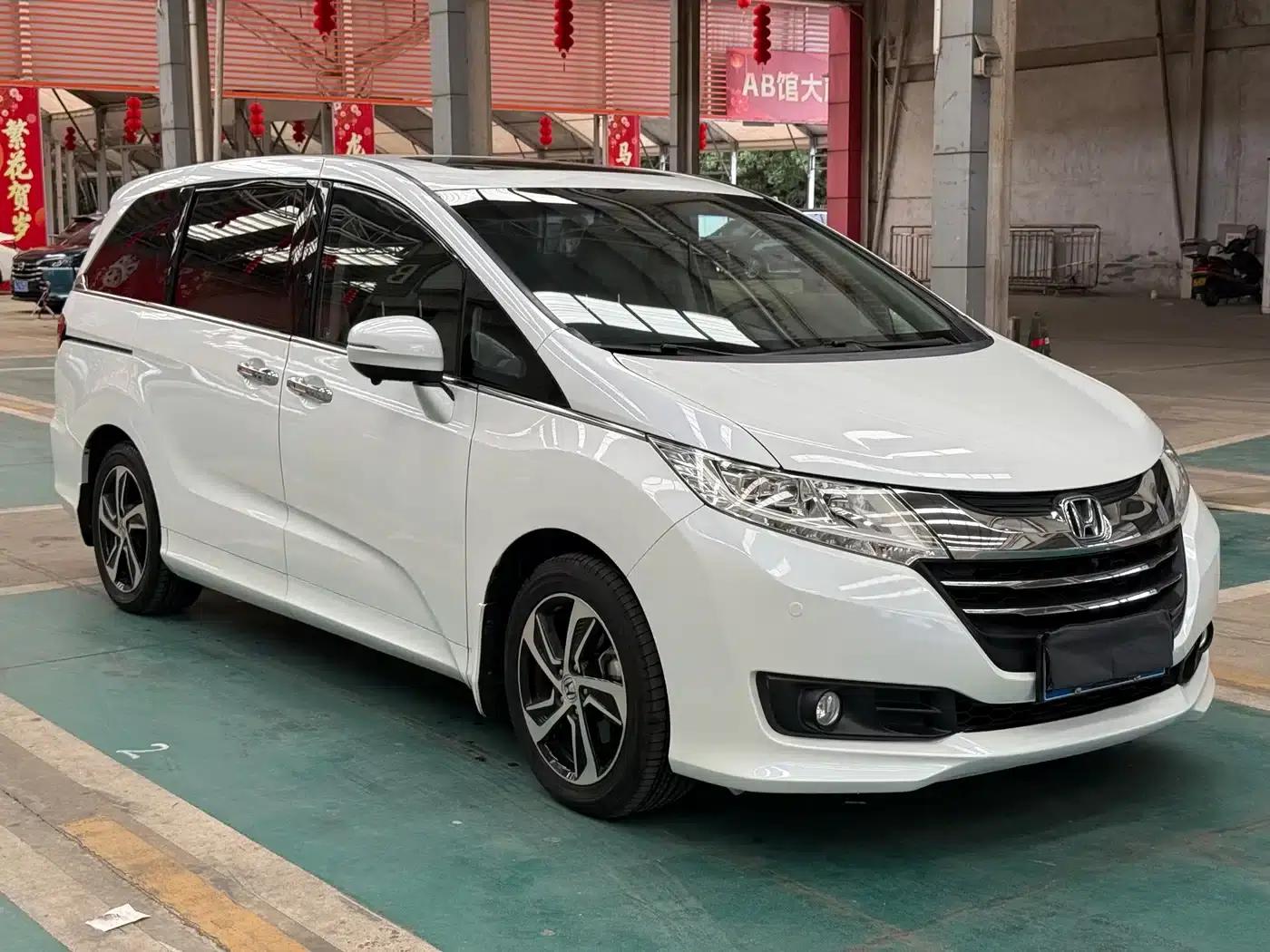 2015 Odyssey Facelift 2.4L Smart Edition — миниатюра 2