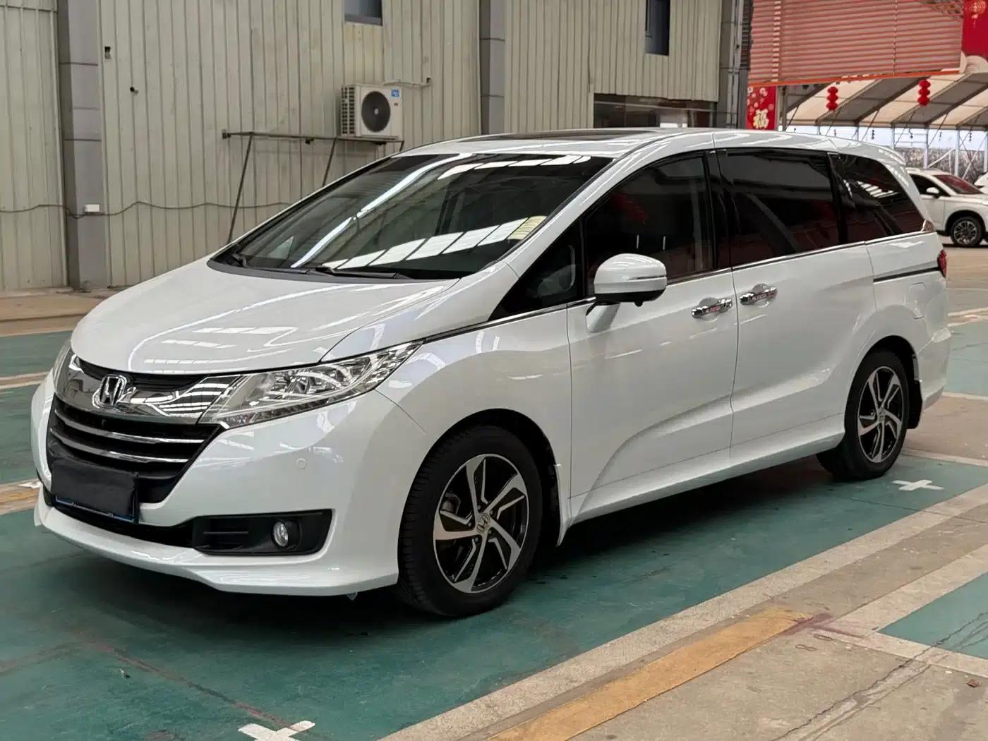 2015 Odyssey Facelift 2.4L Smart Edition — миниатюра 3