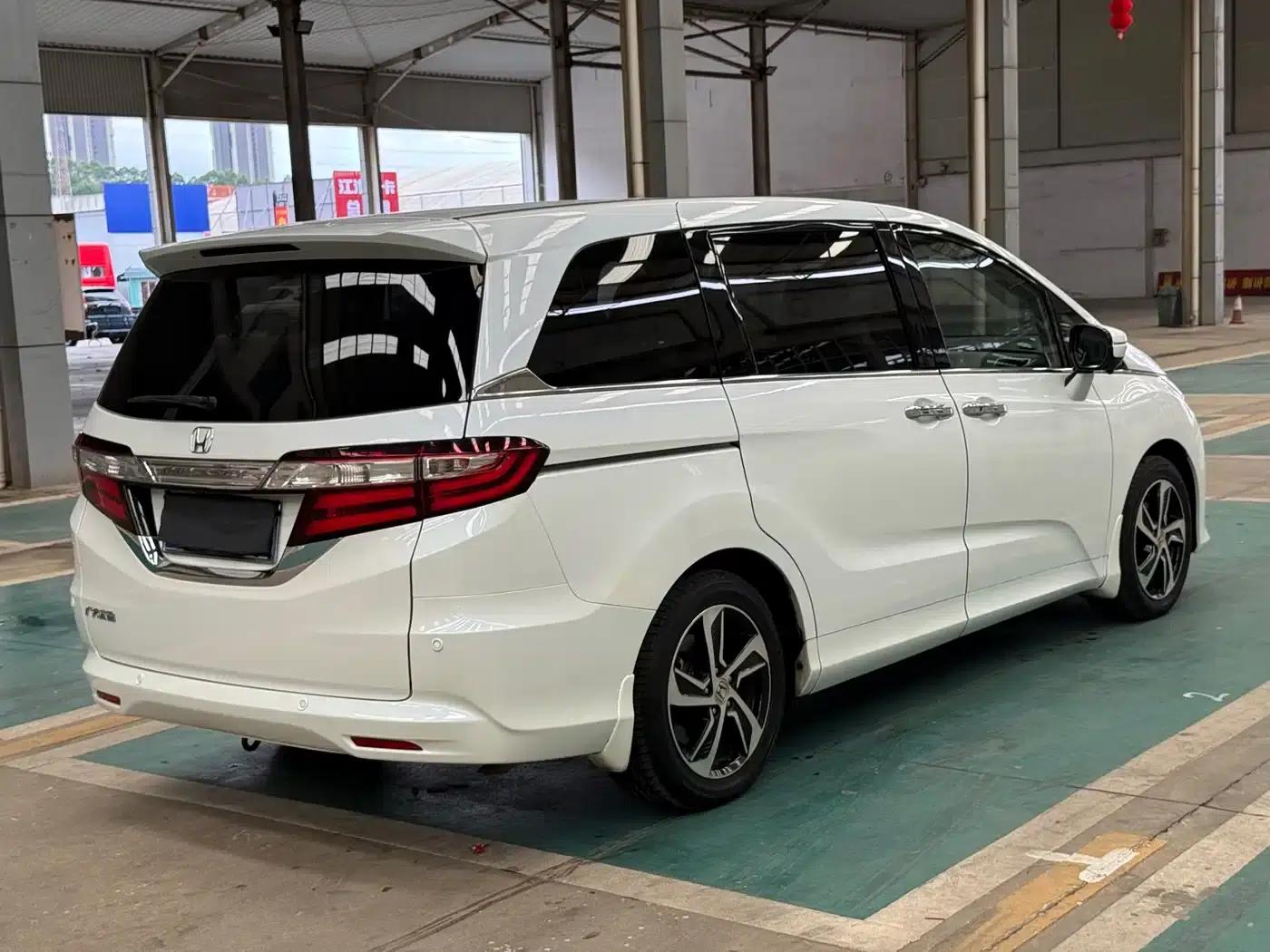 2015 Odyssey Facelift 2.4L Smart Edition — миниатюра 5