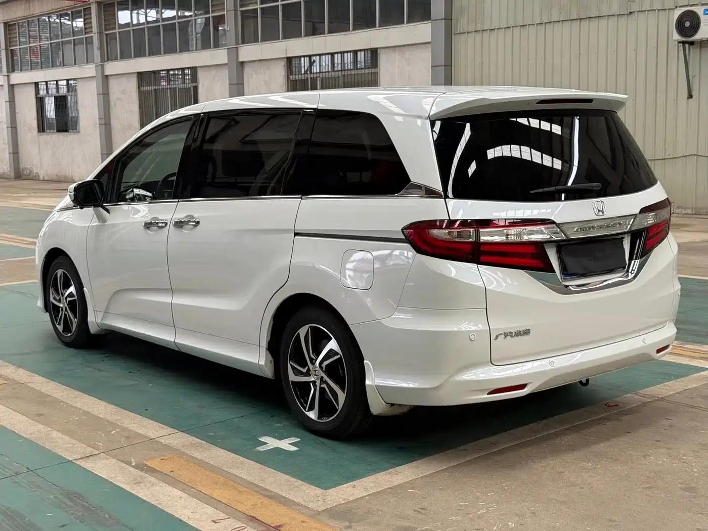 2015 Odyssey Facelift 2.4L Smart Edition — миниатюра 6