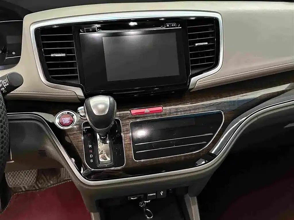 2017 Odyssey 2.4L Luxury Edition — миниатюра 7