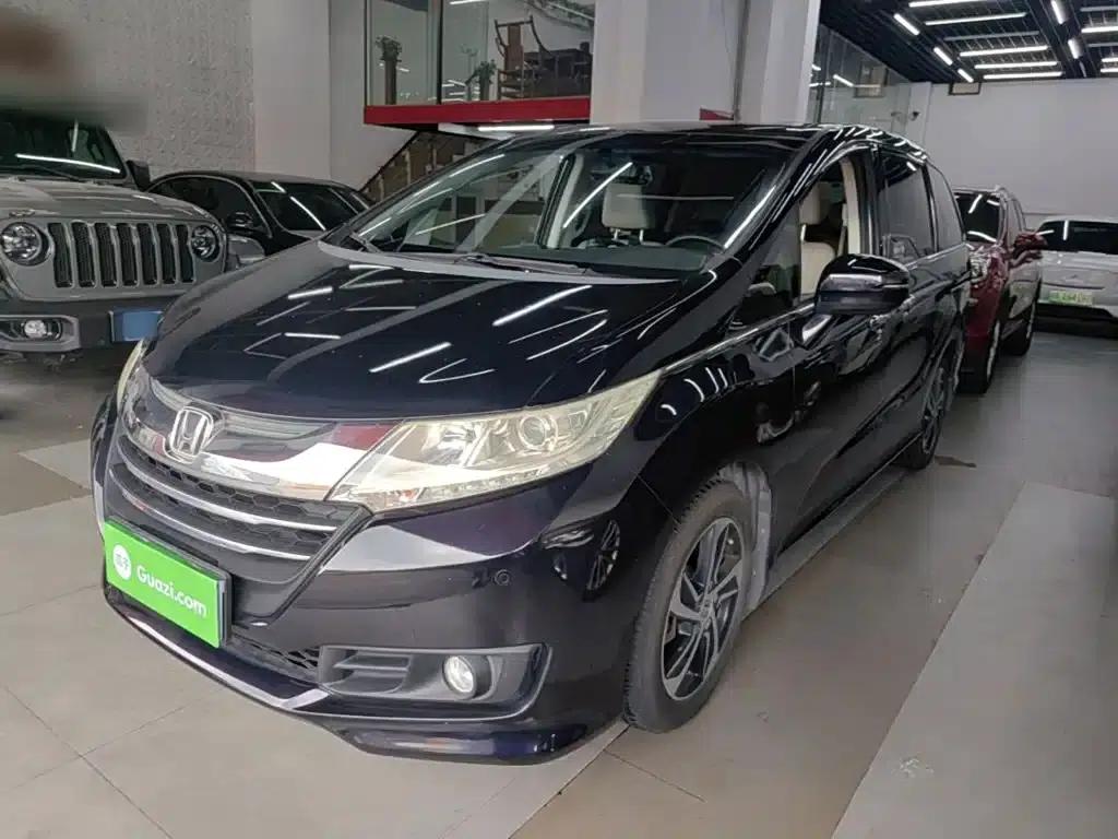 2015 Odyssey Facelift 2.4L Luxury Edition — миниатюра 2