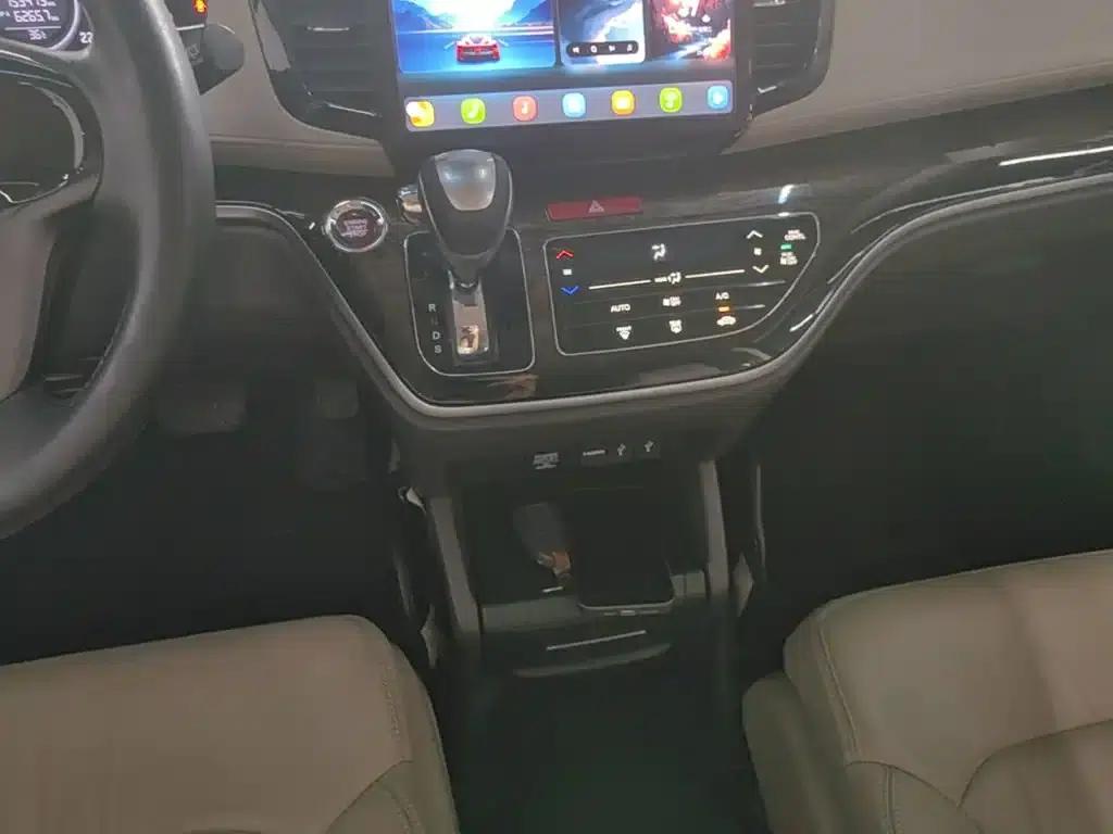2015 Odyssey Facelift 2.4L Luxury Edition — миниатюра 14