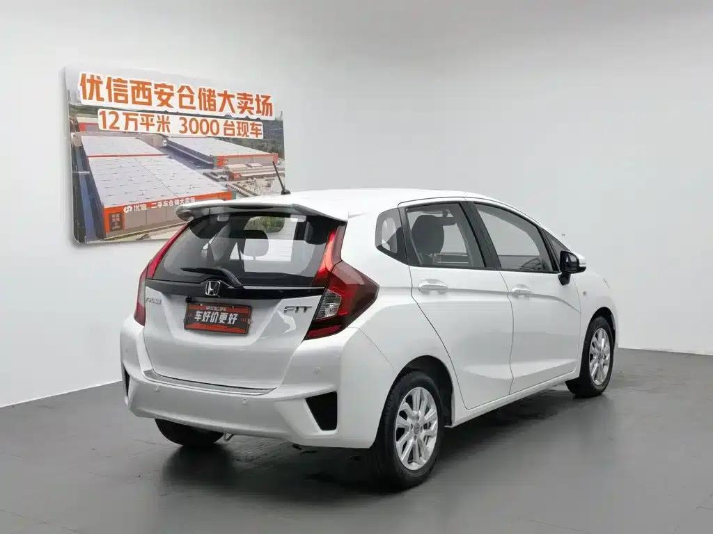 Honda Fit 2016 1.5L LXS CVT Comfort Sunroof Edition — миниатюра 2