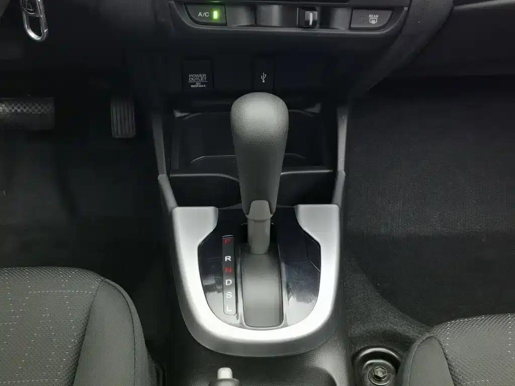 Honda Fit 2016 1.5L LXS CVT Comfort Sunroof Edition — миниатюра 13