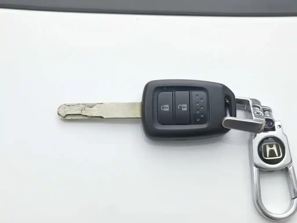 Honda Fit 2016 1.5L LXS CVT Comfort Sunroof Edition — миниатюра 19