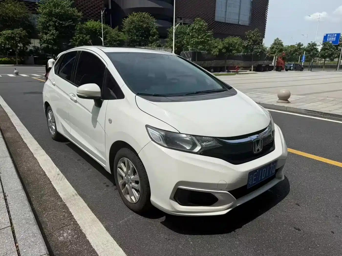 Honda Fit 2018 1.5L CVT Comfort Sunroof Edition — миниатюра 2