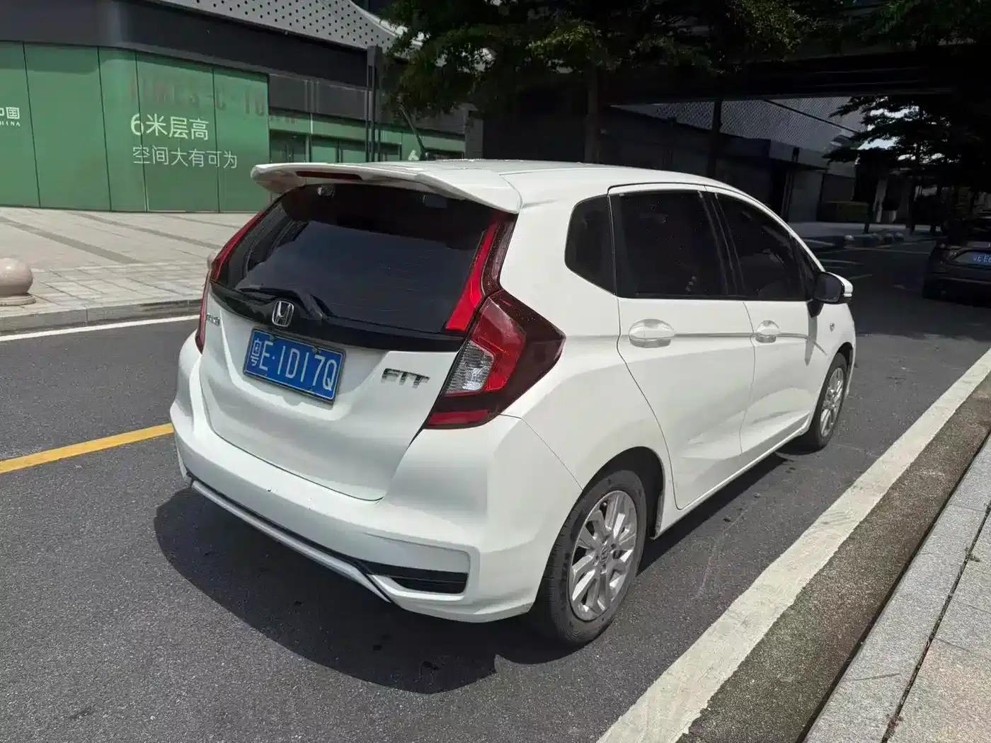 Honda Fit 2018 1.5L CVT Comfort Sunroof Edition — миниатюра 3
