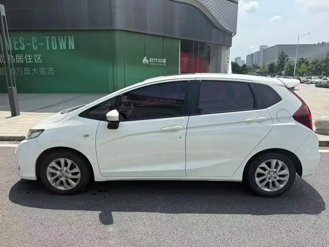 Honda Fit 2018 1.5L CVT Comfort Sunroof Edition — миниатюра 7