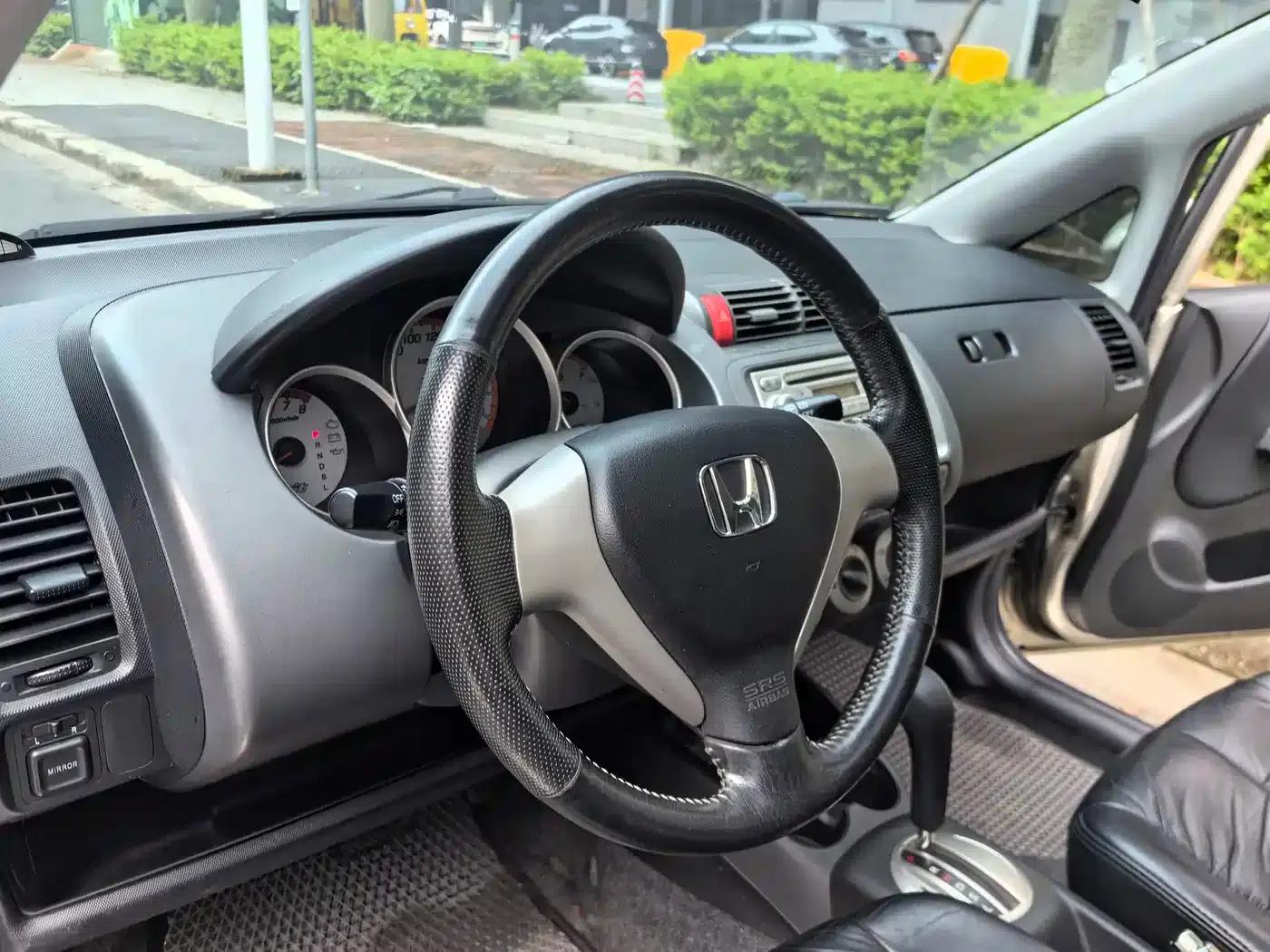 Honda Fit 2005 1.5 CVT — миниатюра 11