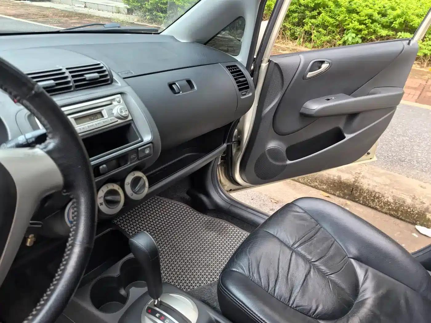 Honda Fit 2005 1.5 CVT — миниатюра 12