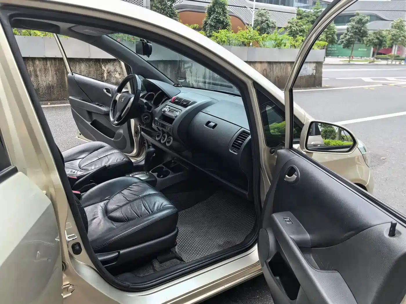 Honda Fit 2005 1.5 CVT — миниатюра 18