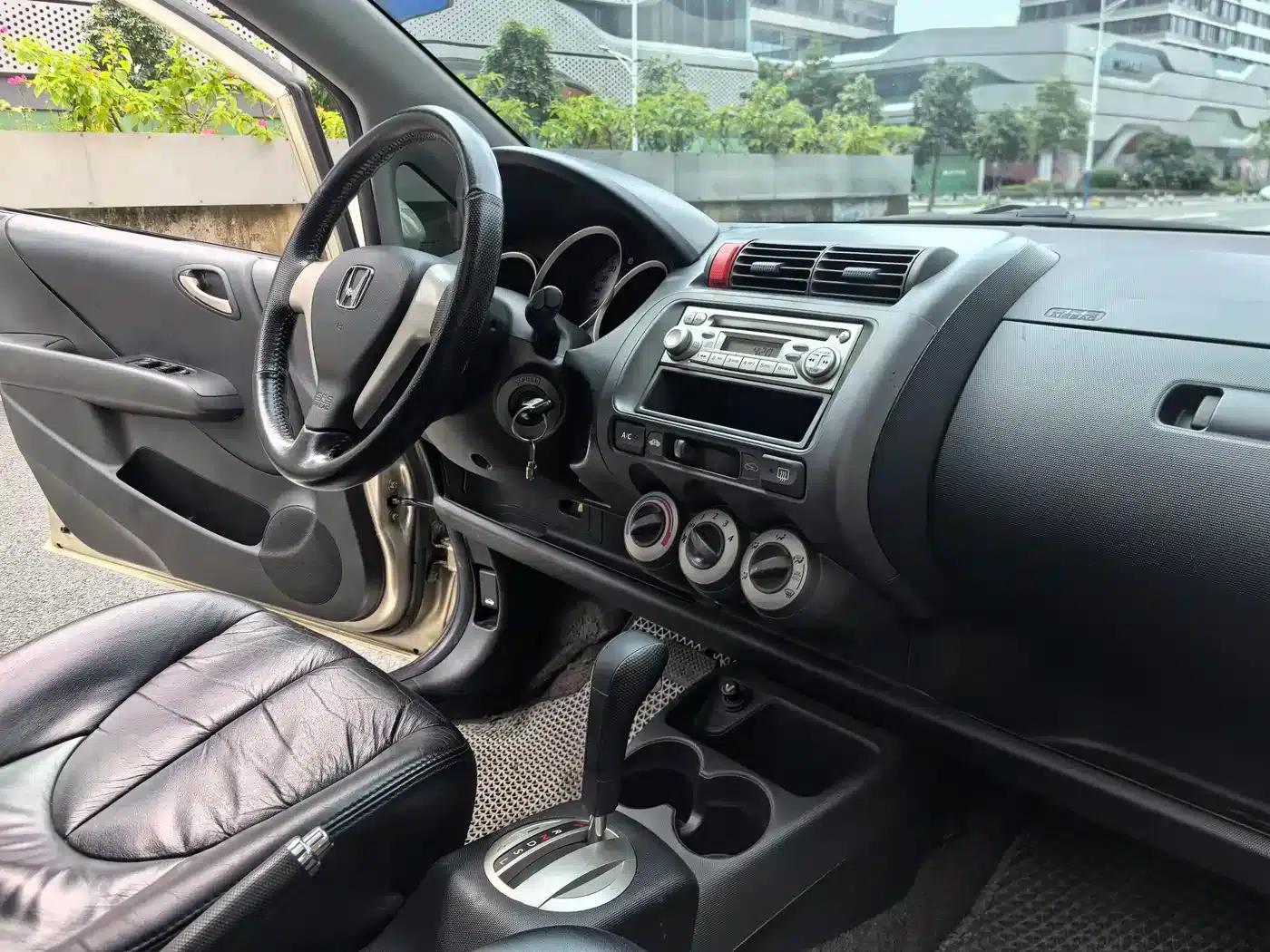 Honda Fit 2005 1.5 CVT — миниатюра 21