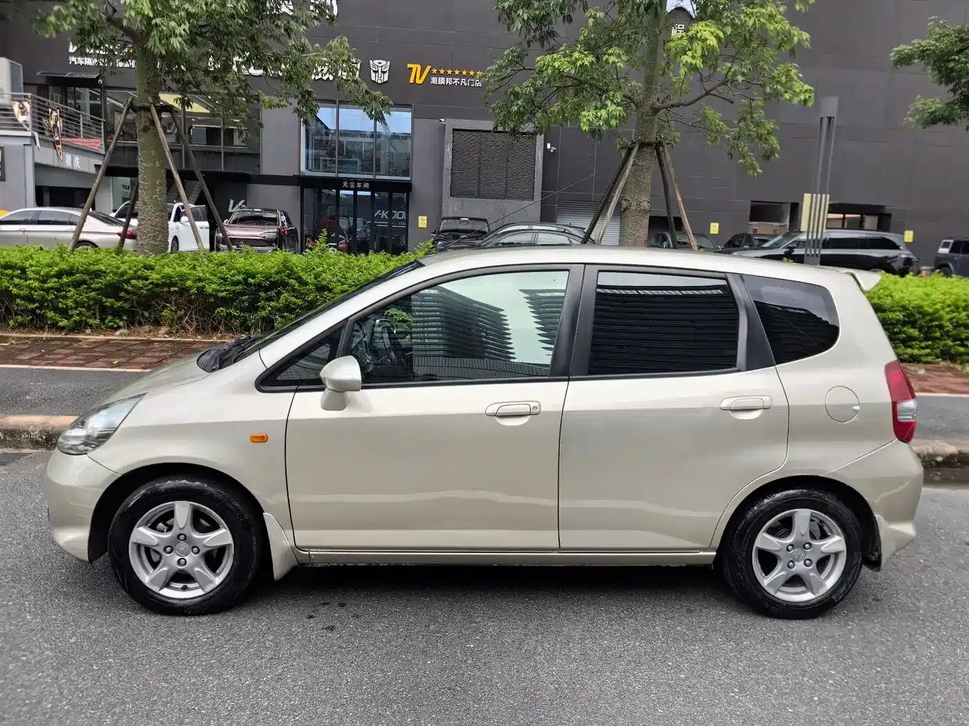 Honda Fit 2005 1.5 CVT — миниатюра 5