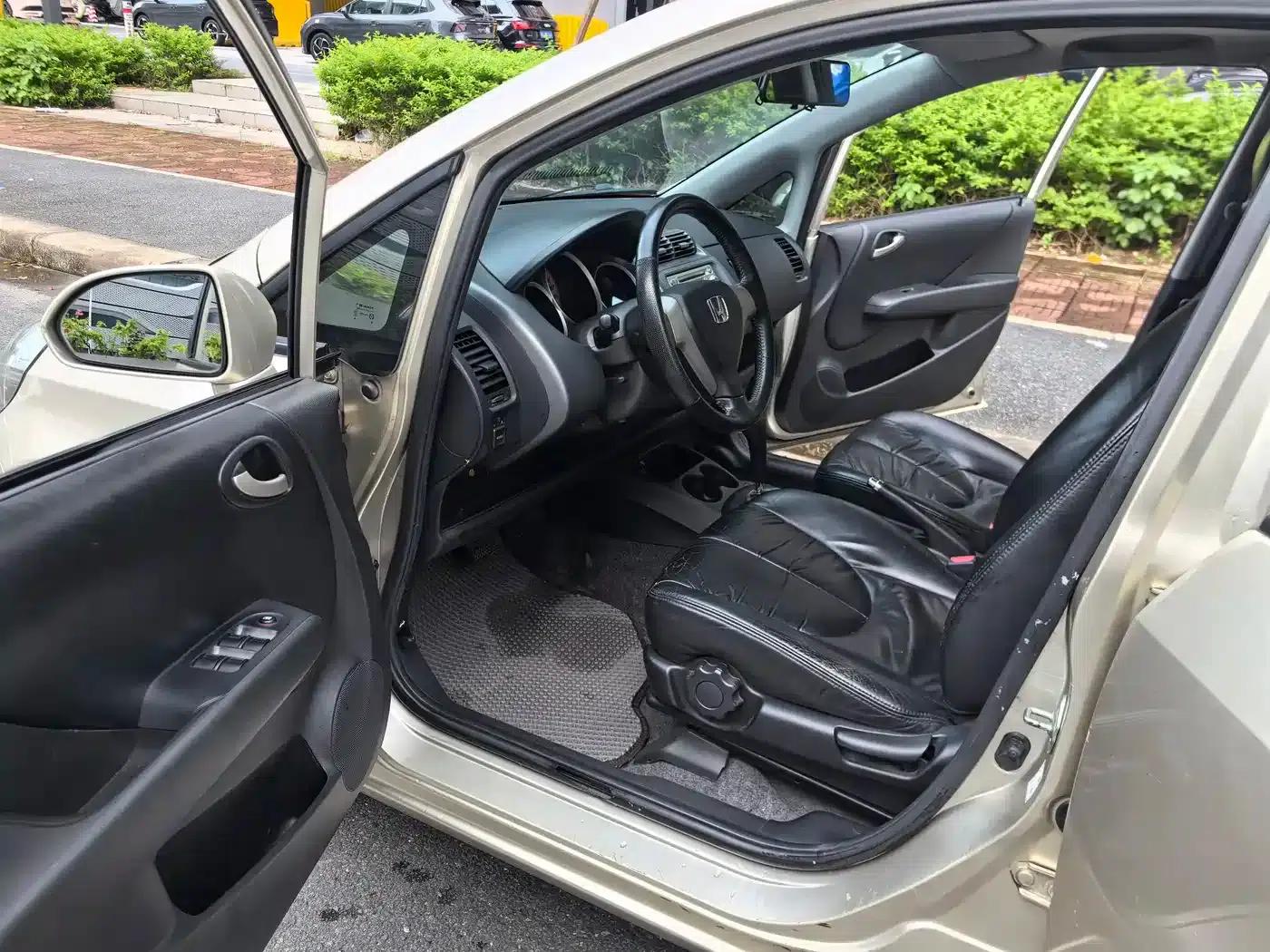 Honda Fit 2005 1.5 CVT — миниатюра 8