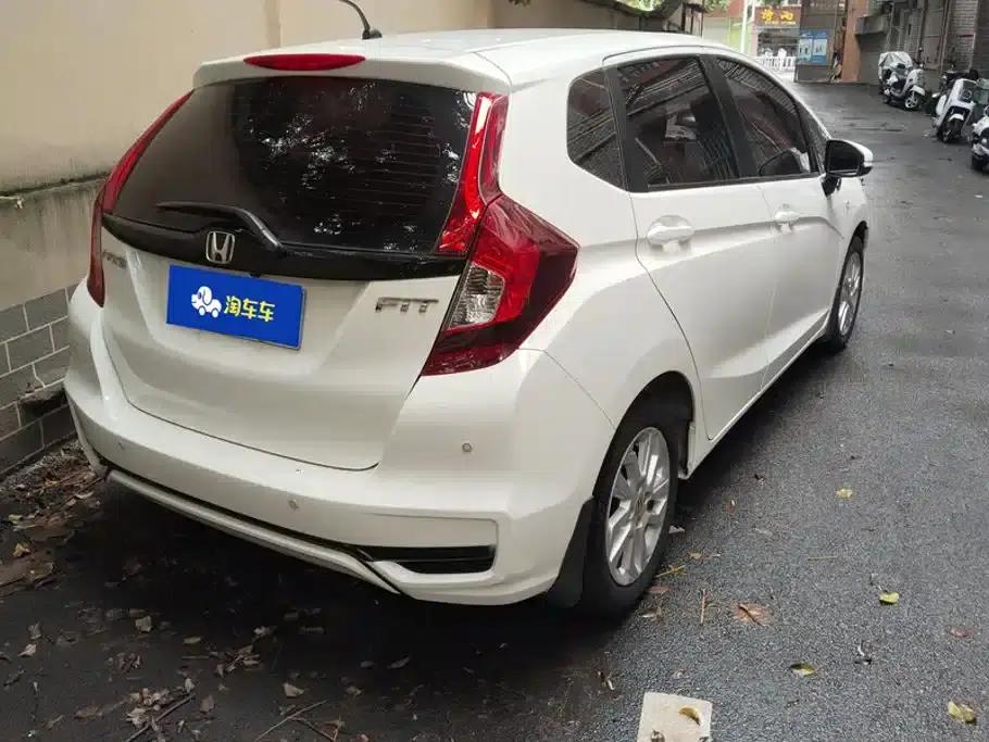 Honda Fit 2018 1.5L CVT Comfort Sunroof Edition — миниатюра 3