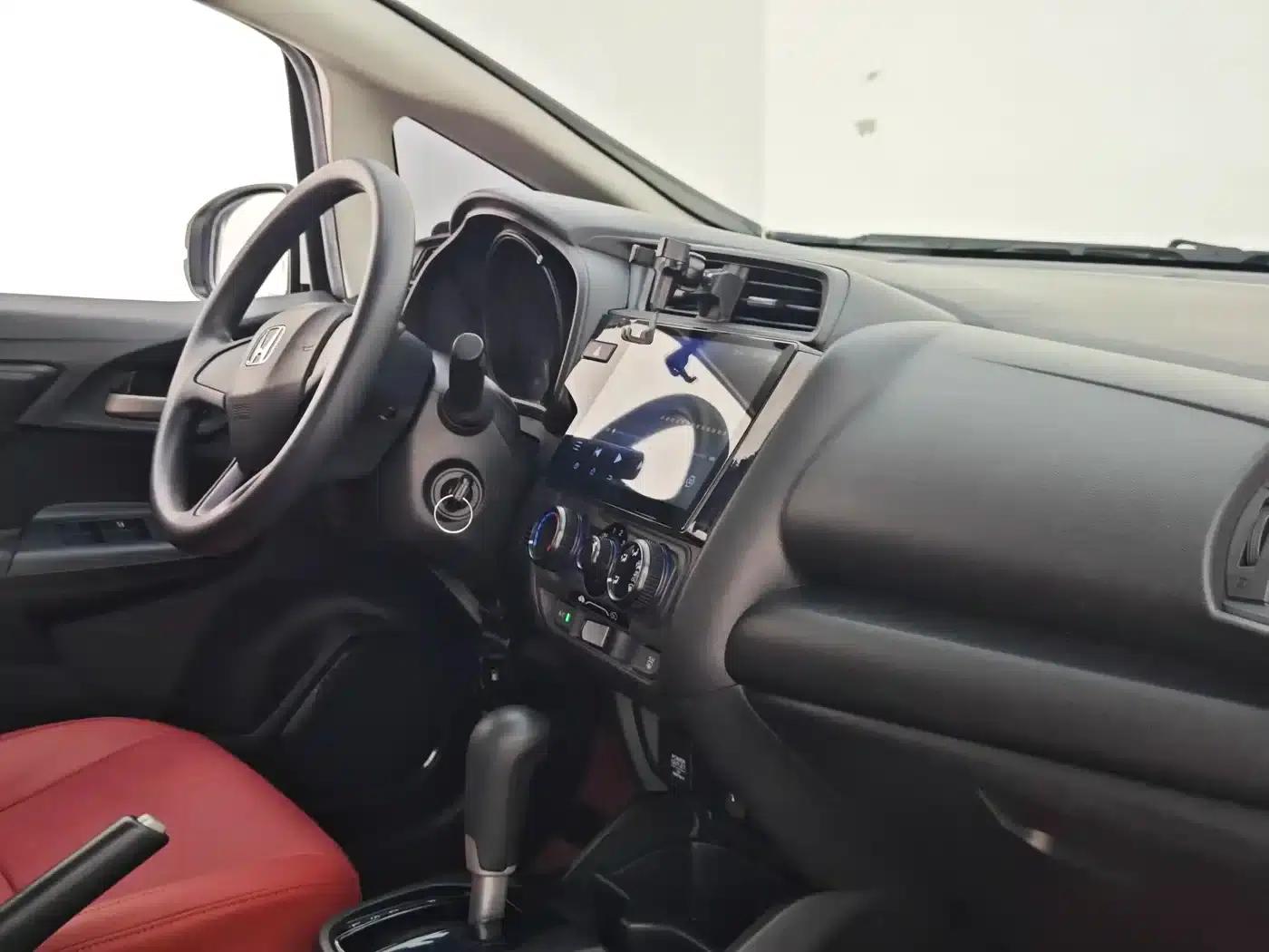 Honda Fit 2018 1.5L CVT Comfort Edition — миниатюра 11