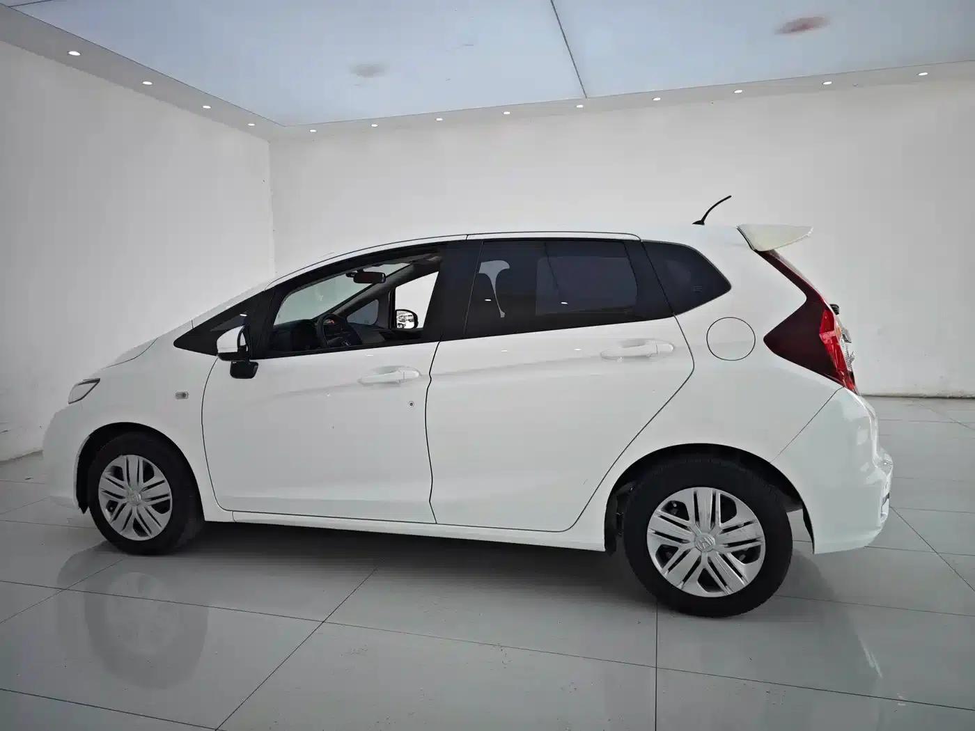 Honda Fit 2018 1.5L CVT Comfort Edition — миниатюра 19