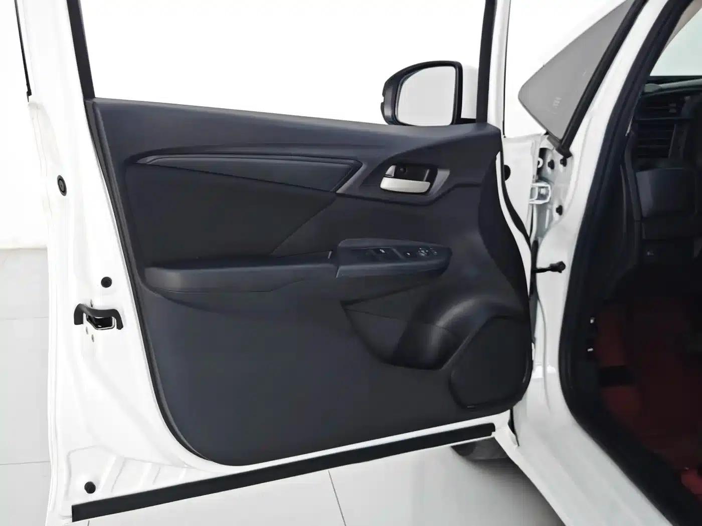 Honda Fit 2018 1.5L CVT Comfort Edition — миниатюра 23