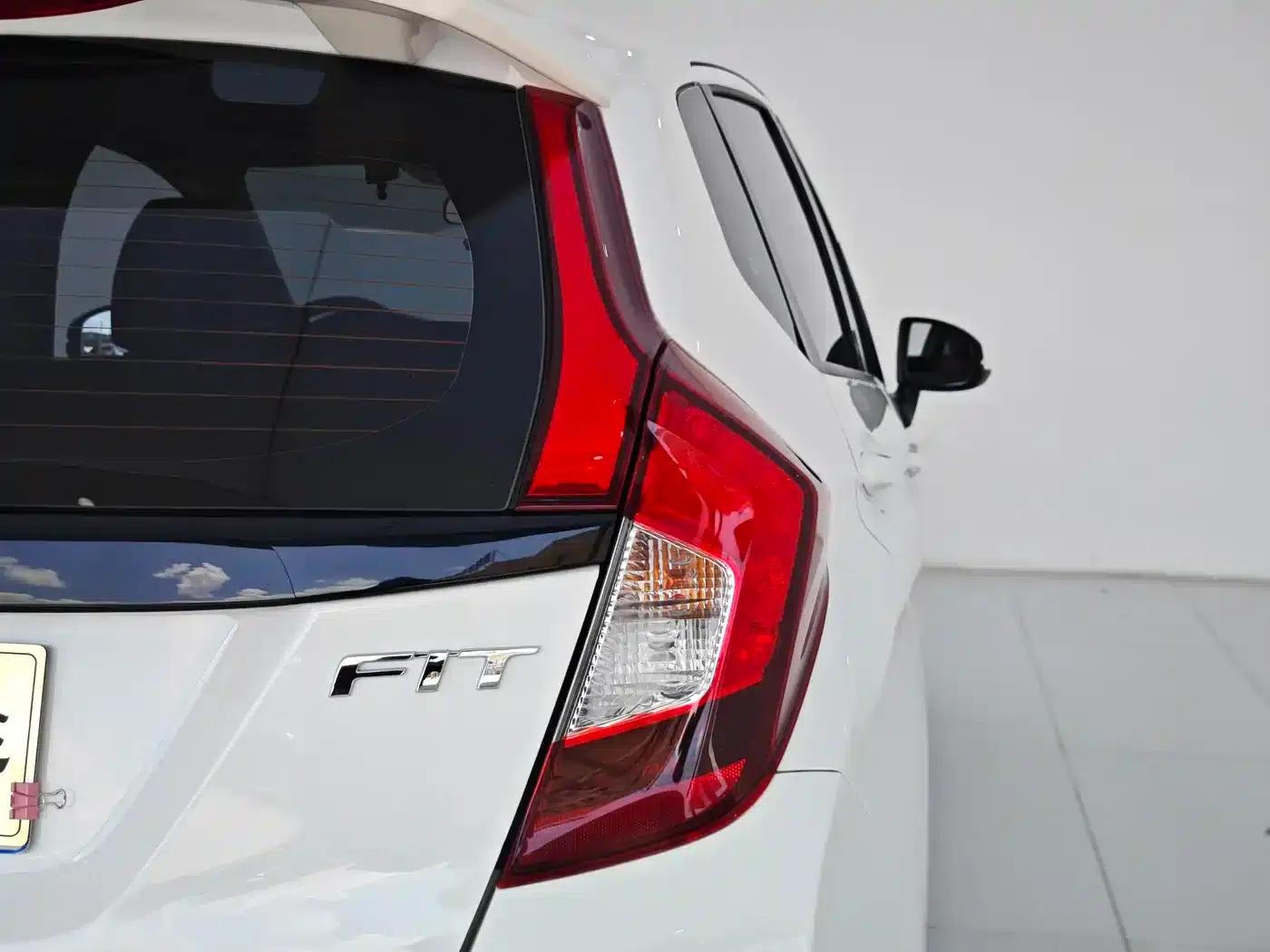 Honda Fit 2018 1.5L CVT Comfort Edition — миниатюра 28