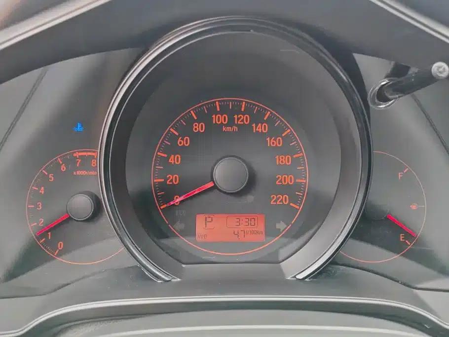 Honda Fit 2018 1.5L CVT Comfort Edition — миниатюра 13