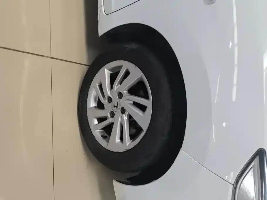 Honda Fit 2016 1.5L LXS CVT Comfort Sunroof Edition — миниатюра 6