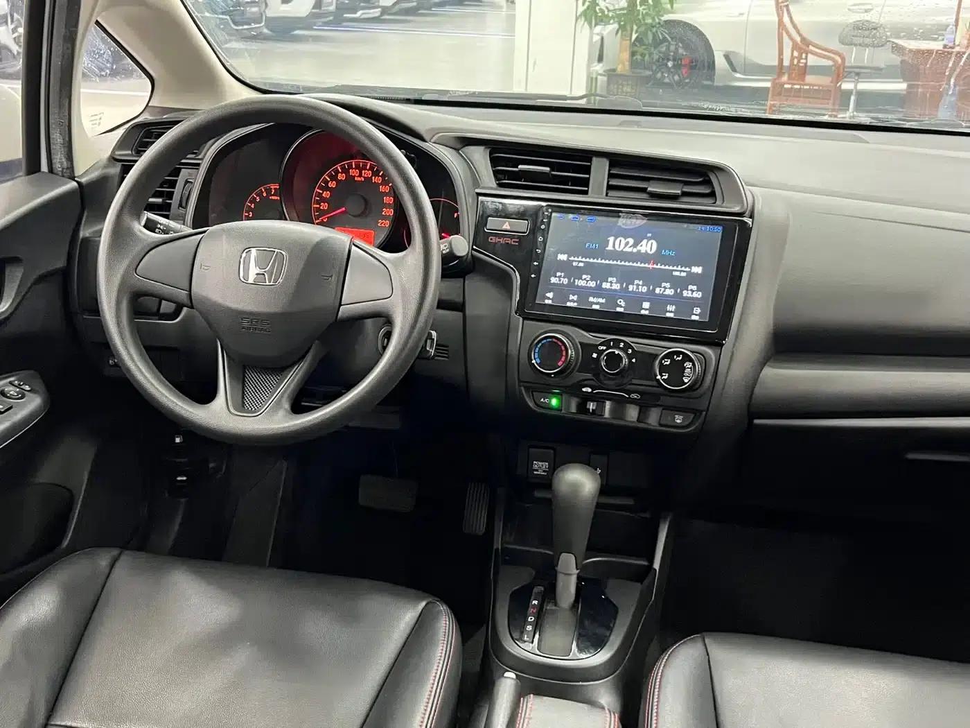 Honda Fit 2018 1.5L CVT Comfort Edition — миниатюра 13