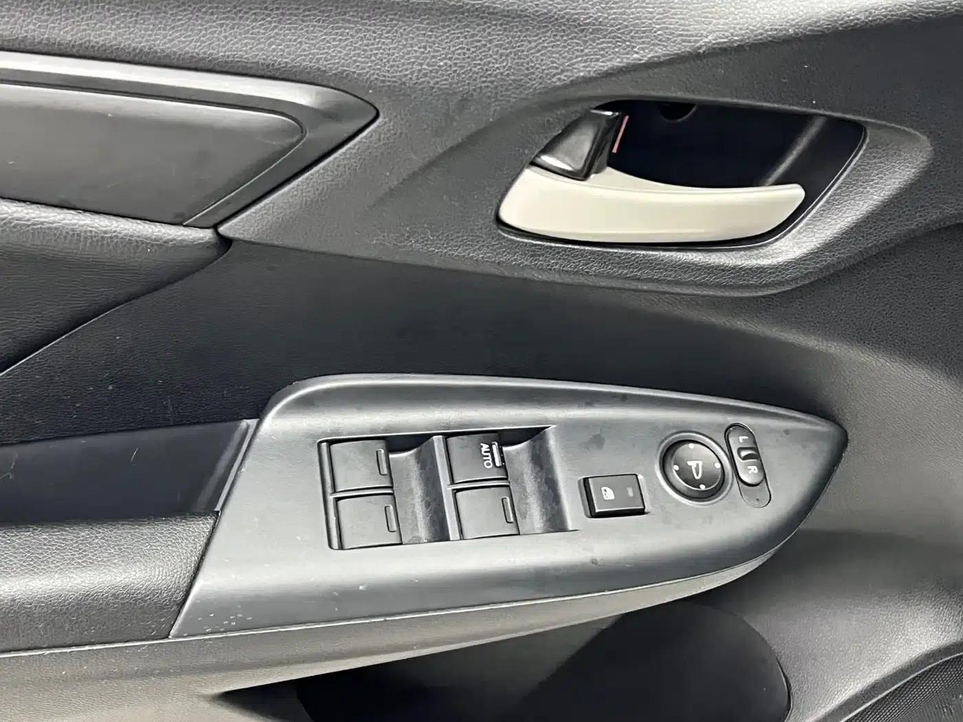 Honda Fit 2018 1.5L CVT Comfort Edition — миниатюра 18