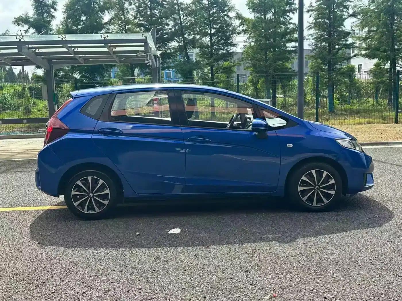 Honda Fit 2016 1.5L LXS CVT Comfort Sunroof Edition — миниатюра 4