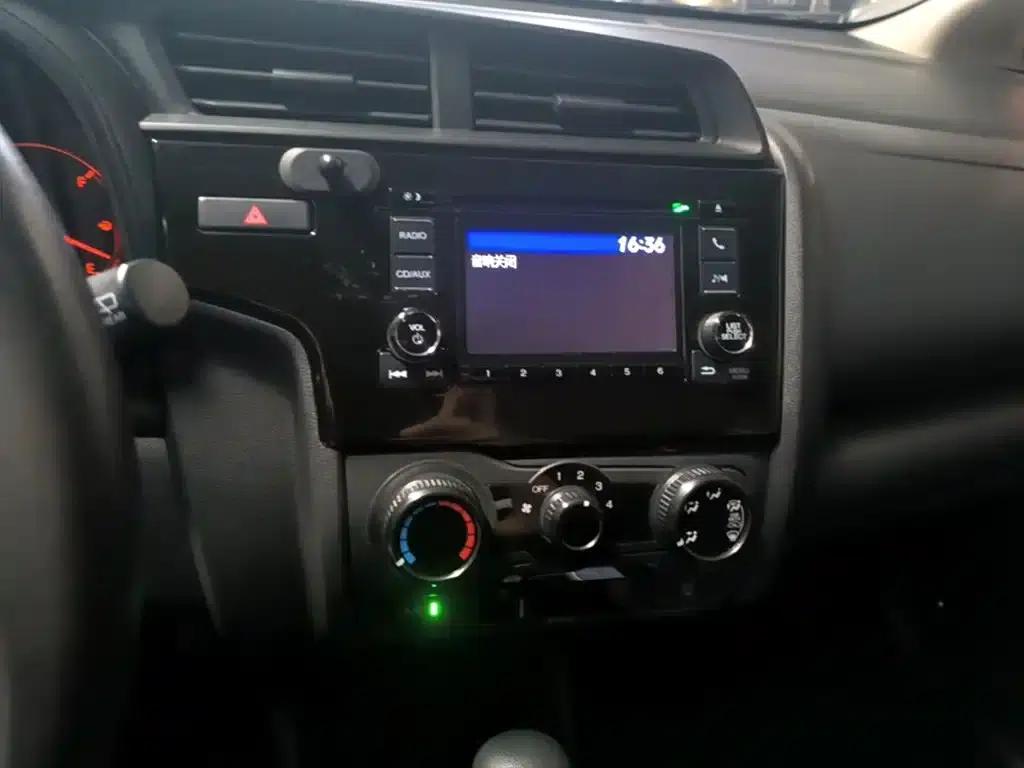 Honda Fit 2018 1.5L CVT Comfort Edition — миниатюра 13