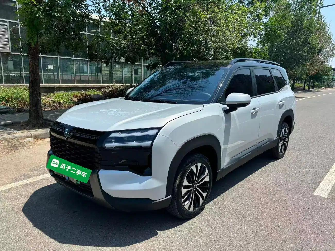 Wuling Xingguang 560 New Energy 2026 Model, Plug-in Hybrid, 125 km, Luxury Version — миниатюра 1