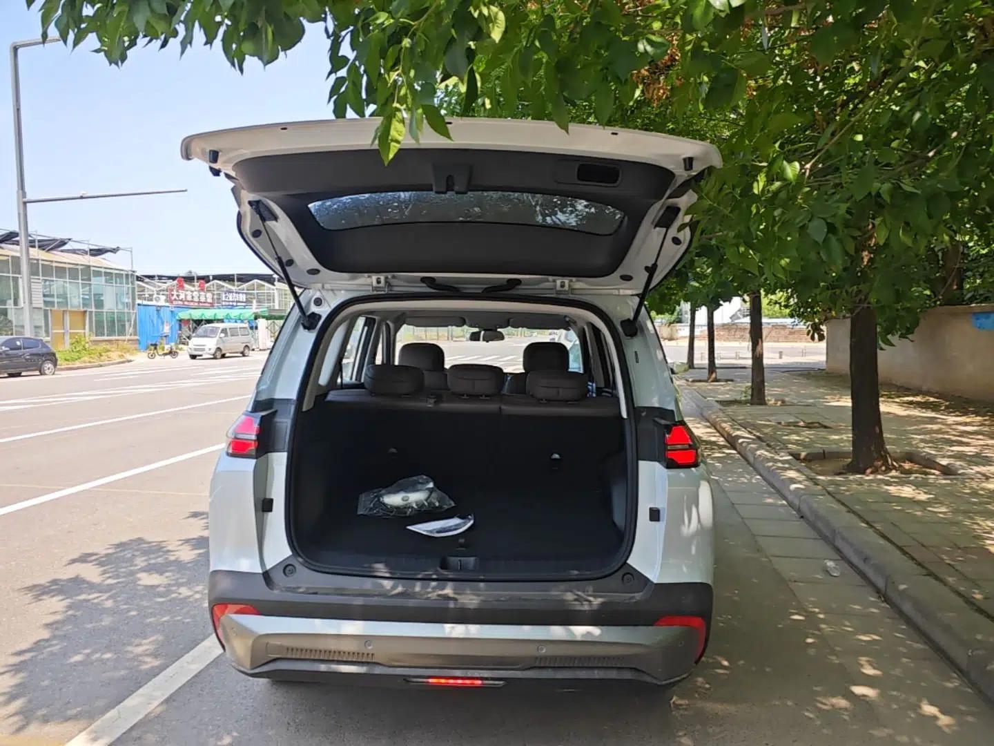 Wuling Xingguang 560 New Energy 2026 Model, Plug-in Hybrid, 125 km, Luxury Version — миниатюра 27