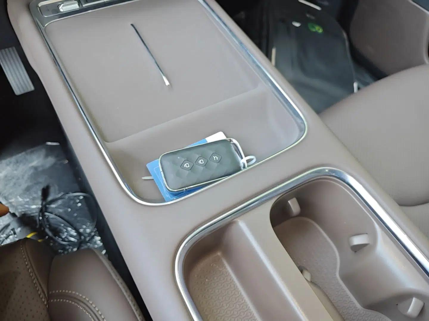 Wuling Xingguang 560 New Energy 2026 Model, Plug-in Hybrid, 125 km, Luxury Version — миниатюра 28