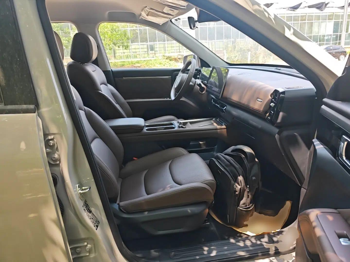 Wuling Xingguang 560 New Energy 2026 Model, Plug-in Hybrid, 125 km, Luxury Version — миниатюра 24