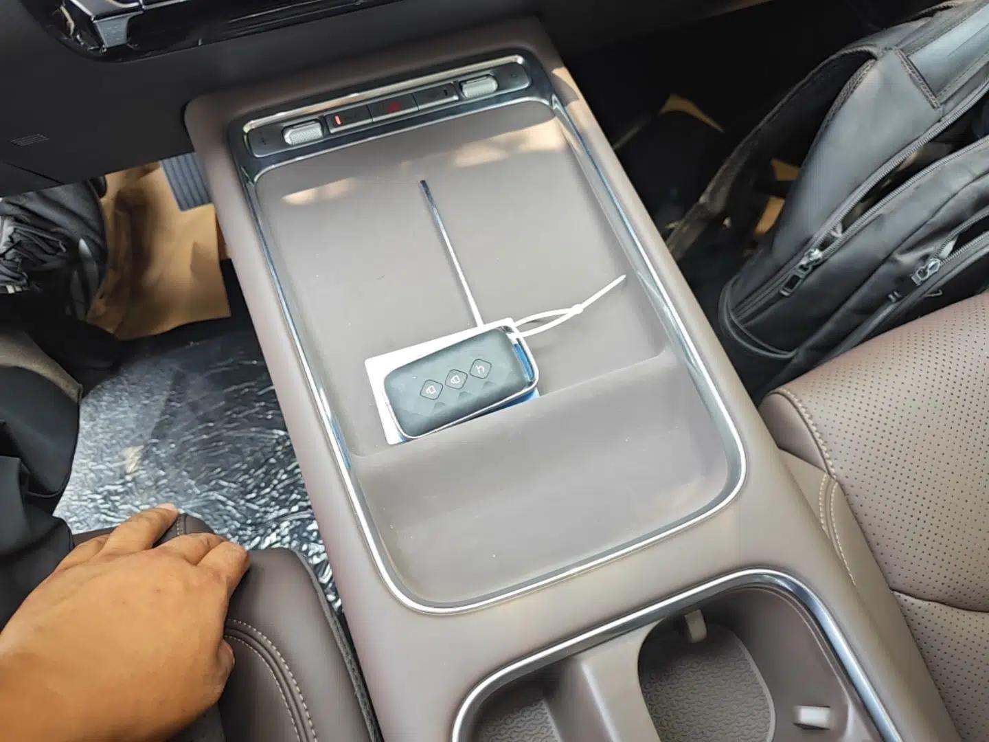 Wuling Xingguang 560 New Energy 2026 Model, Plug-in Hybrid, 125 km, Luxury Version — миниатюра 28
