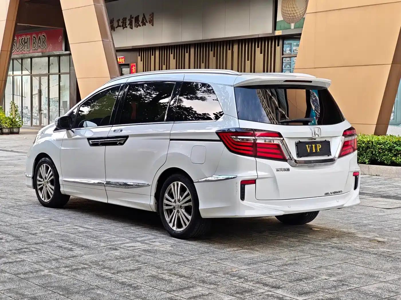 Elysion 2016 2.4L Supreme Edition — миниатюра 17