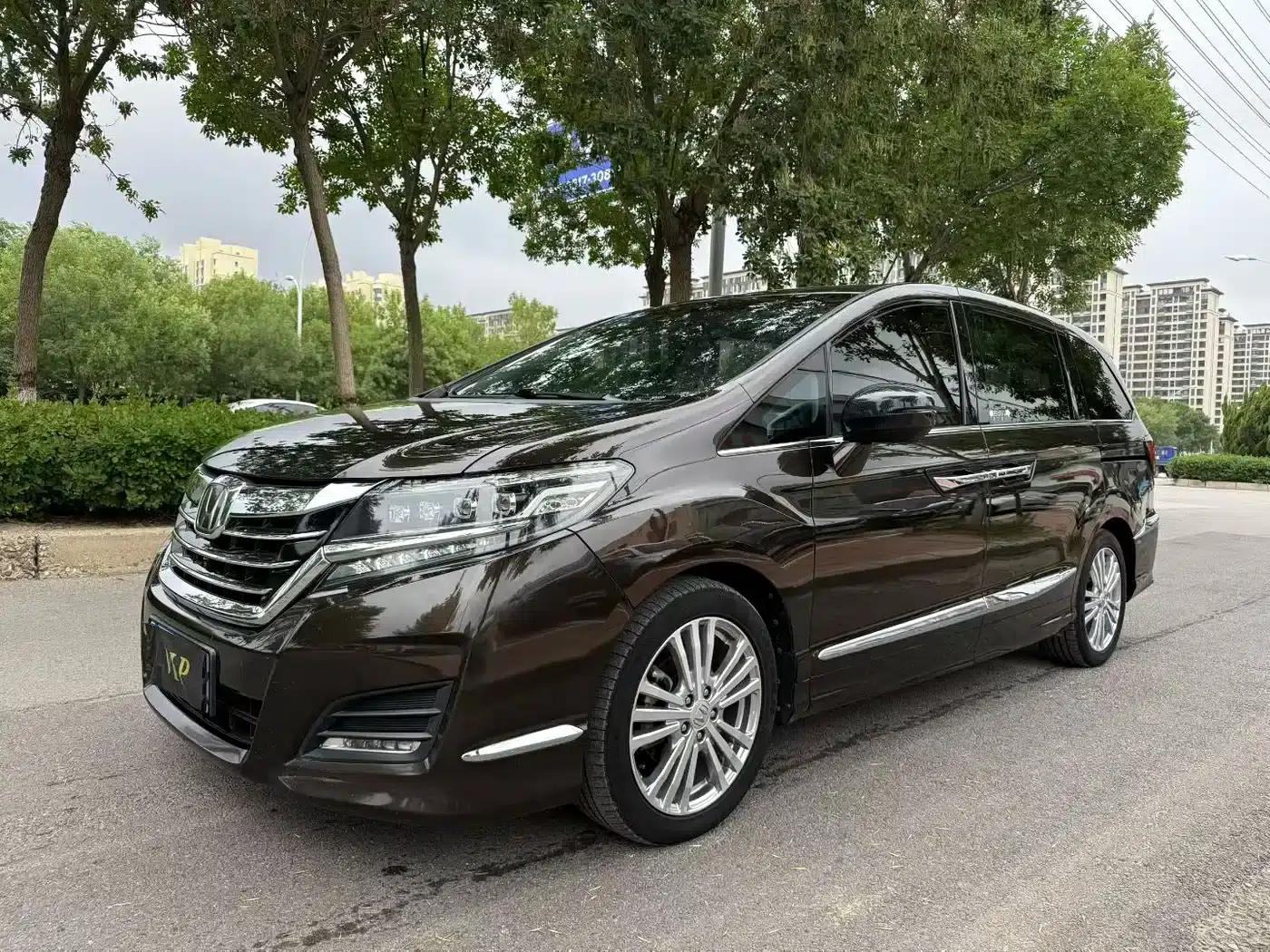 Elysion 2016 2.4L Supreme Edition — миниатюра 1