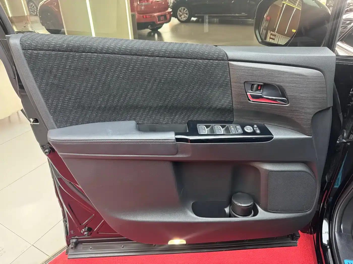 Elysion 2024 2.0L e:HEV Comfort Edition — миниатюра 12