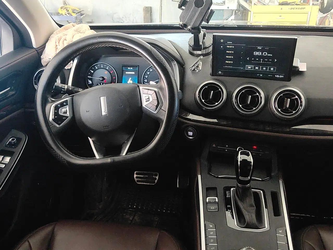 Wey VV5 2019 Upgraded Model 2.0T Two-Wheel Drive Ultra-Luxury Version China V Standard — миниатюра 10