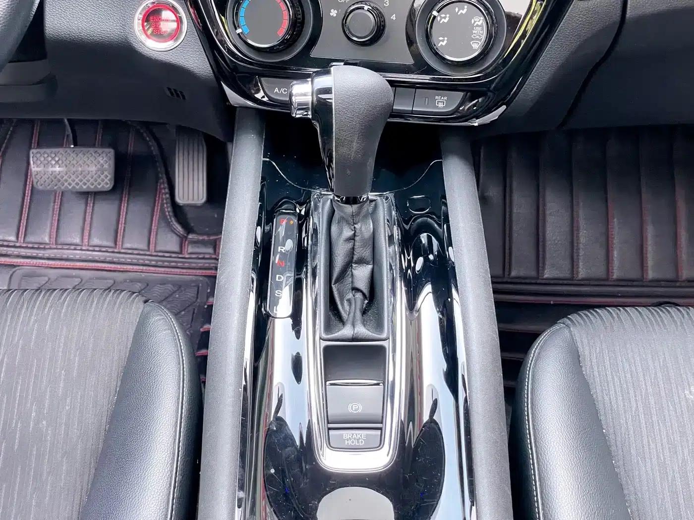 Vezel 2020 1.5L CVT Luxury Edition — миниатюра 15