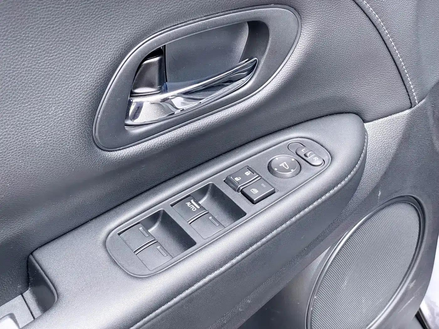 Vezel 2020 1.5L CVT Luxury Edition — миниатюра 18