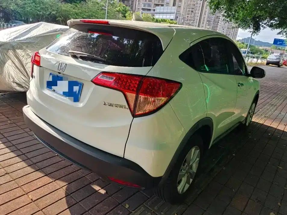 Vezel 2017 1.5L CVT 2WD Comfort Model — миниатюра 2