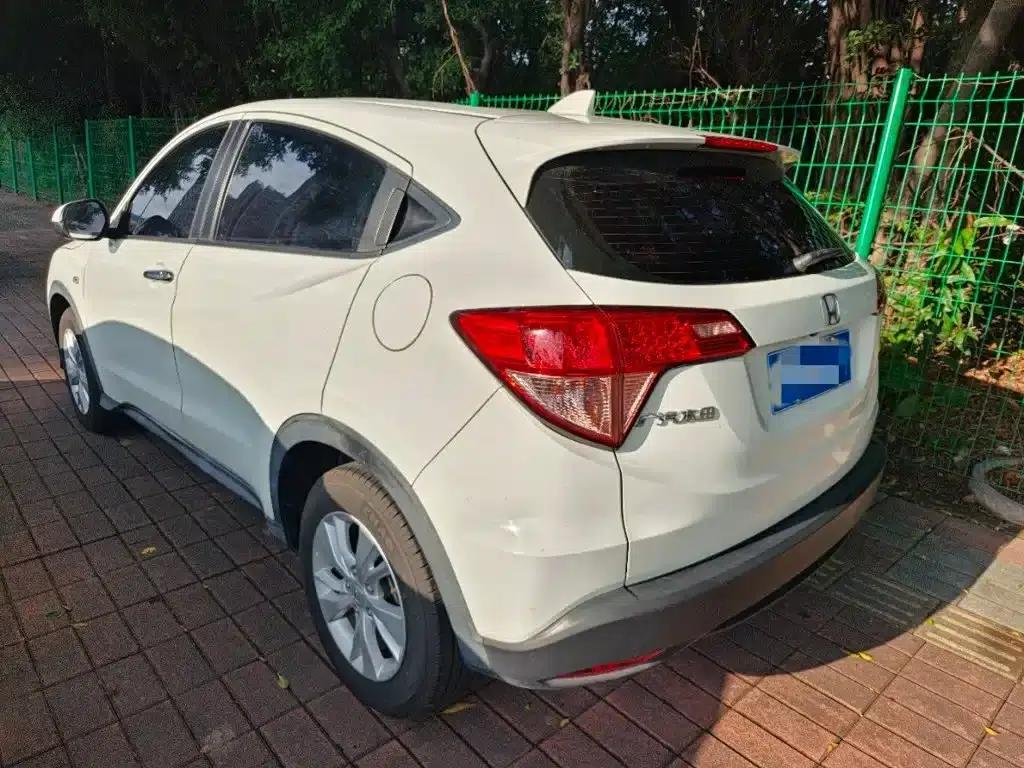 Vezel 2017 1.5L CVT 2WD Comfort Model — миниатюра 3